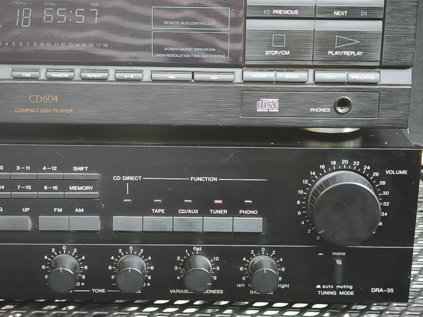 1.philips cd speler 604.  2. Bose speakers 305 red line 3. D, Ophalen of Verzenden