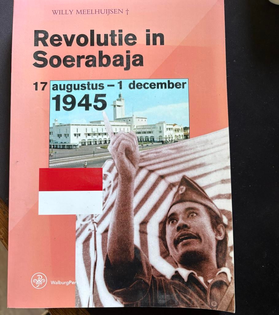Revolutie in Soerabaja - Willy Meelhuijsen, Boeken, Ophalen of Verzenden, 20e eeuw of later, Gelezen