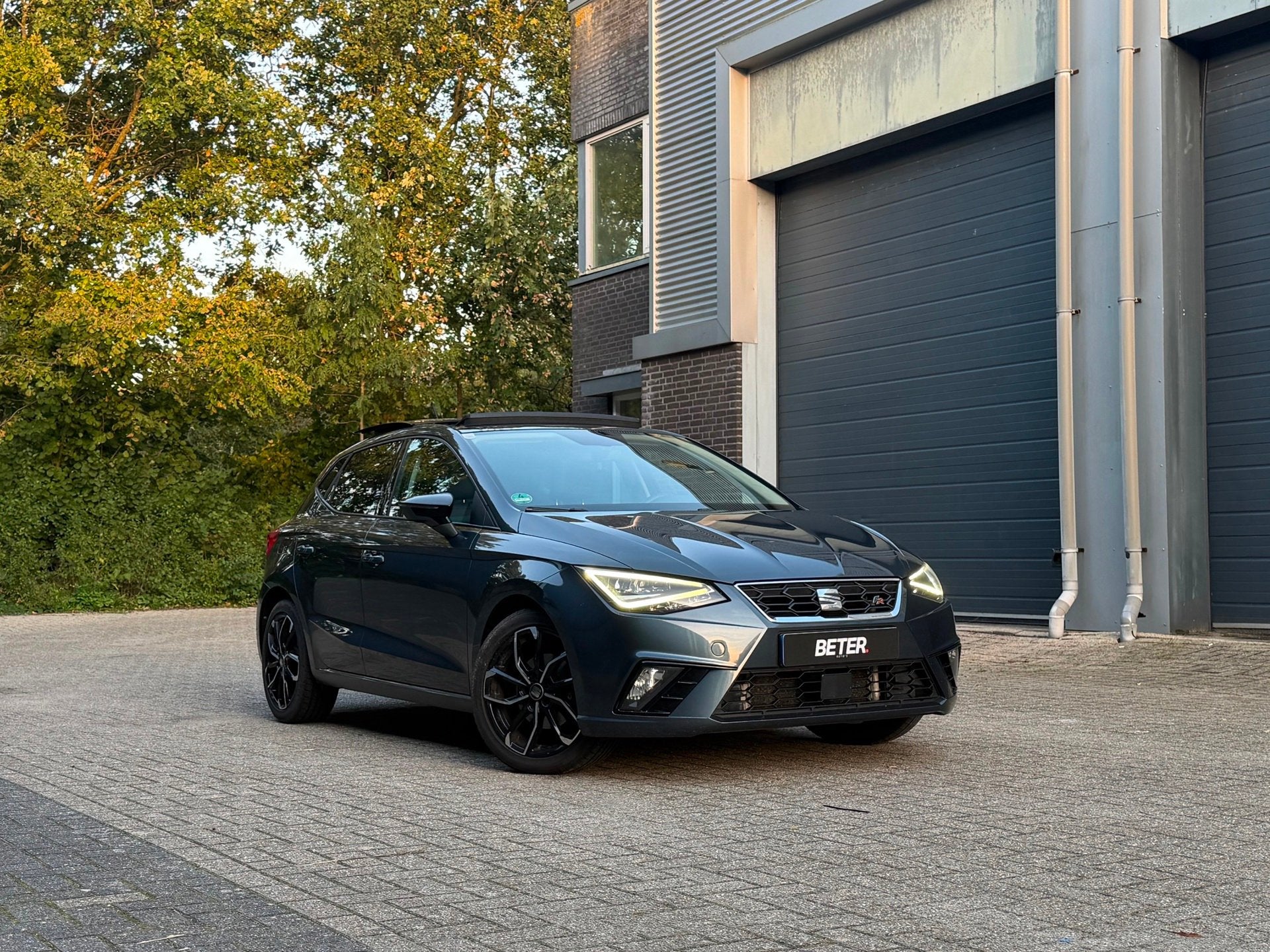 Seat Ibiza 1.0 TSI FR Business Intense Pano|cruise |LED, Voorwielaandrijving, Dealer onderhouden, Gebruikt, Zwart