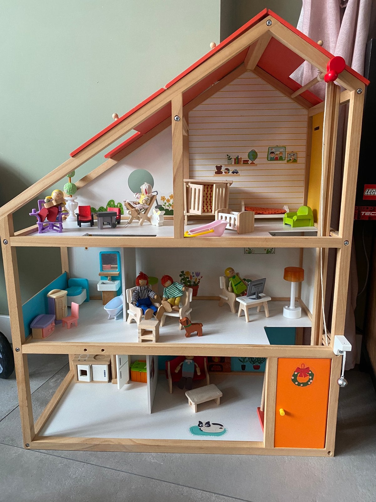 poppenhuis met inboedel, Ophalen, Zo goed als nieuw, Poppenhuis