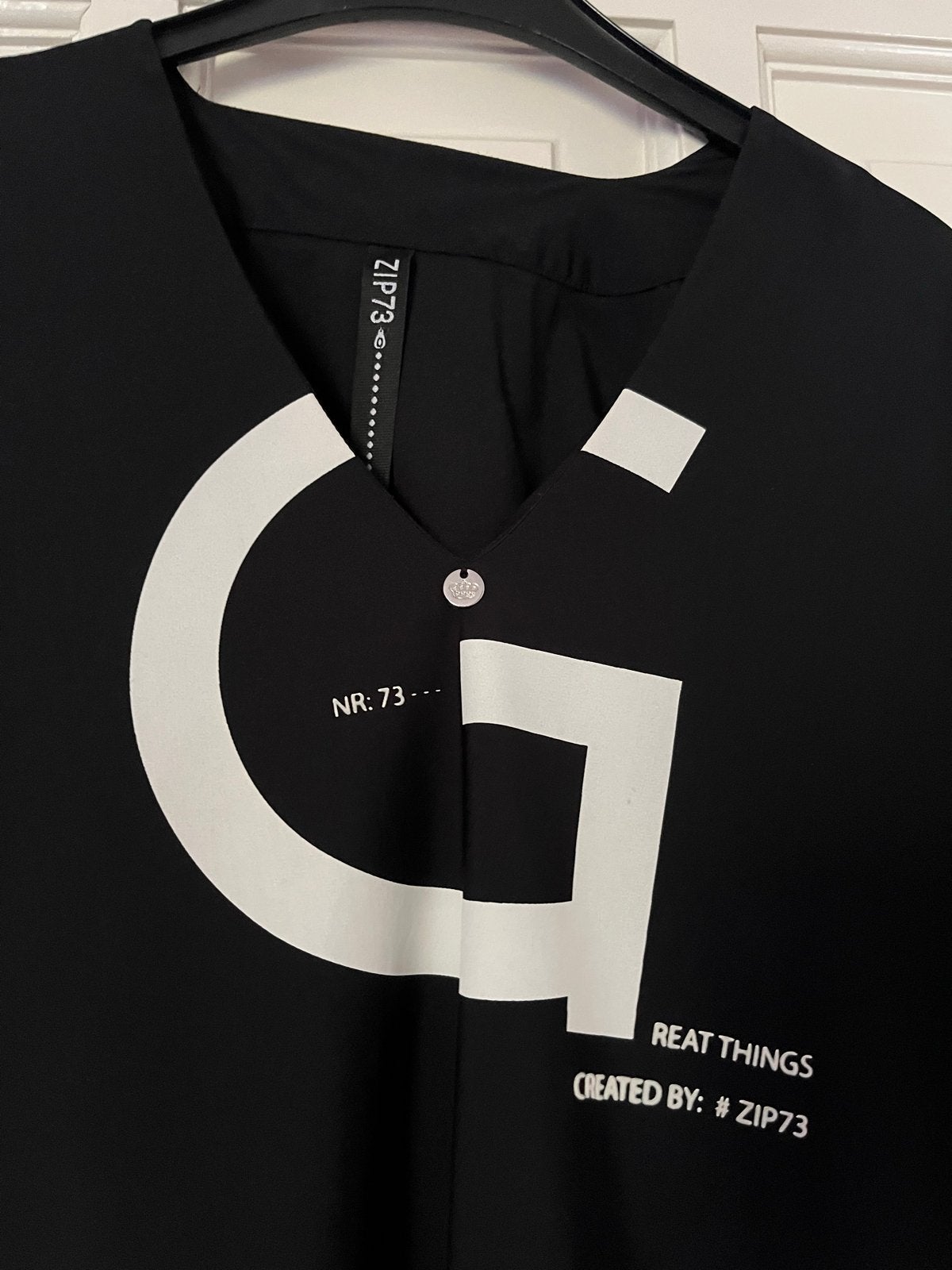 ZIP73 Zwarte sweater met witte print en bijpassende broek, Maat 38/40 (M), Zwart, Ophalen of Verzenden, Zo goed als nieuw