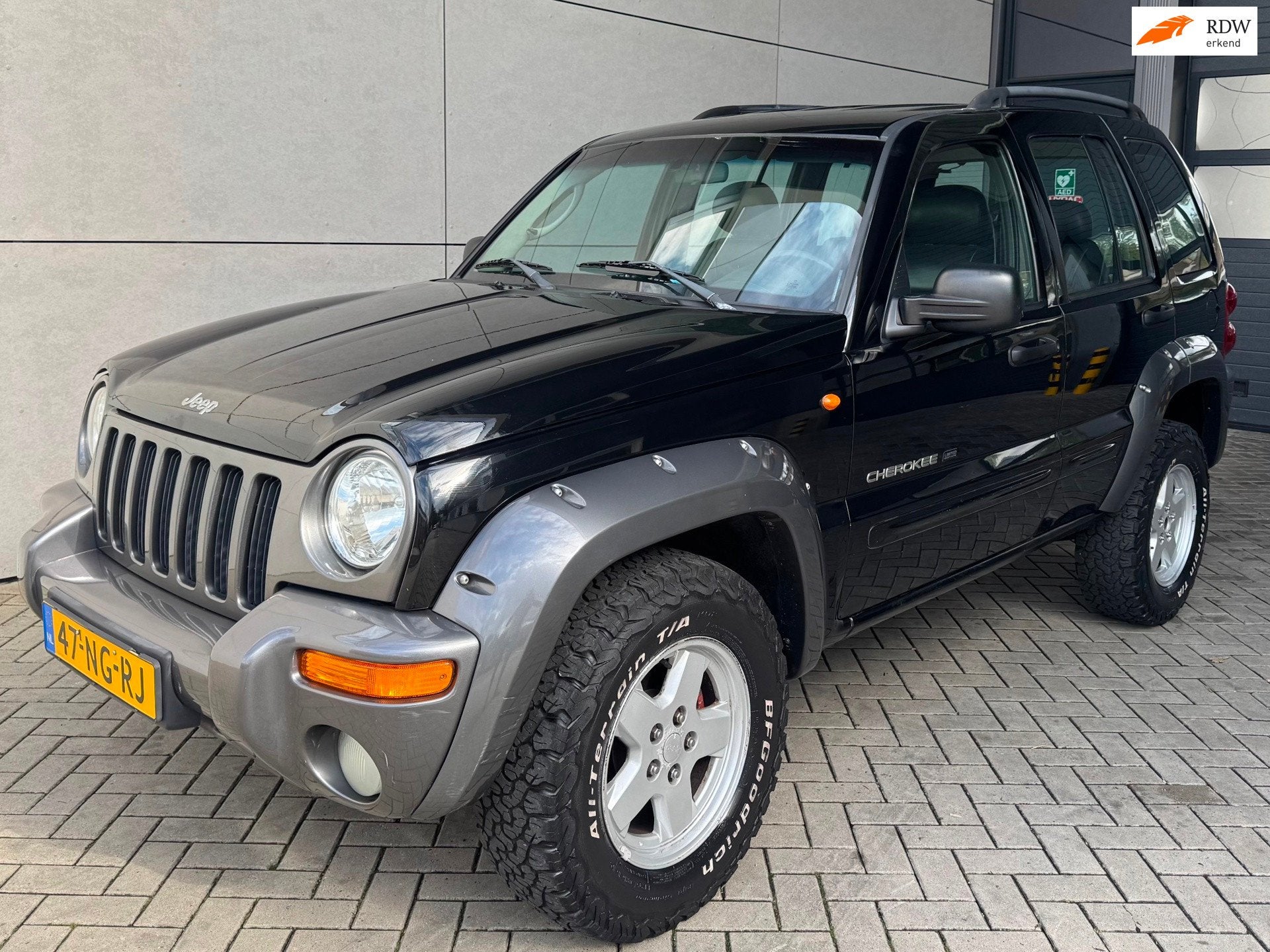 Jeep Cherokee 3.7i V6 Renegade 2003 AUTOMAAT 4x4, Automaat, 3700 cc, Gebruikt, Zwart