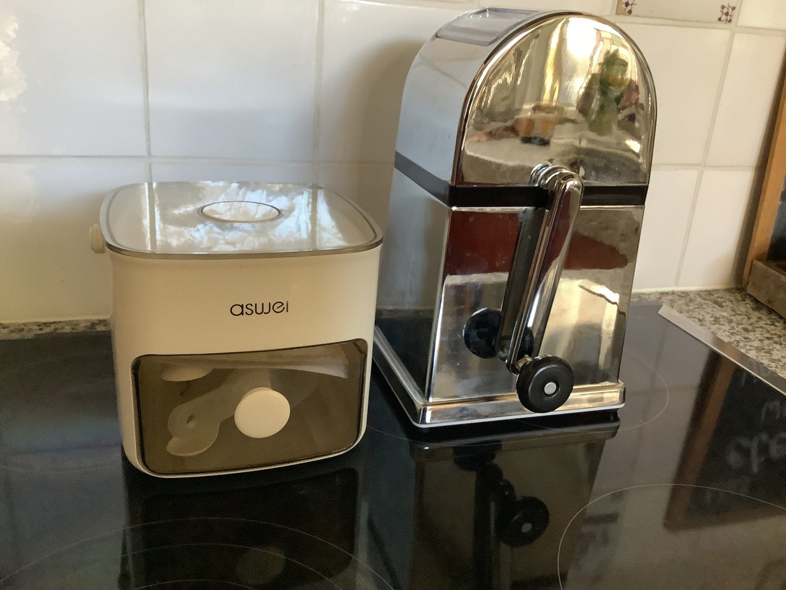 Vintage ice crusher/ijs vergruizer en retro ijsblokjesmaker, Ophalen of Verzenden, Zo goed als nieuw
