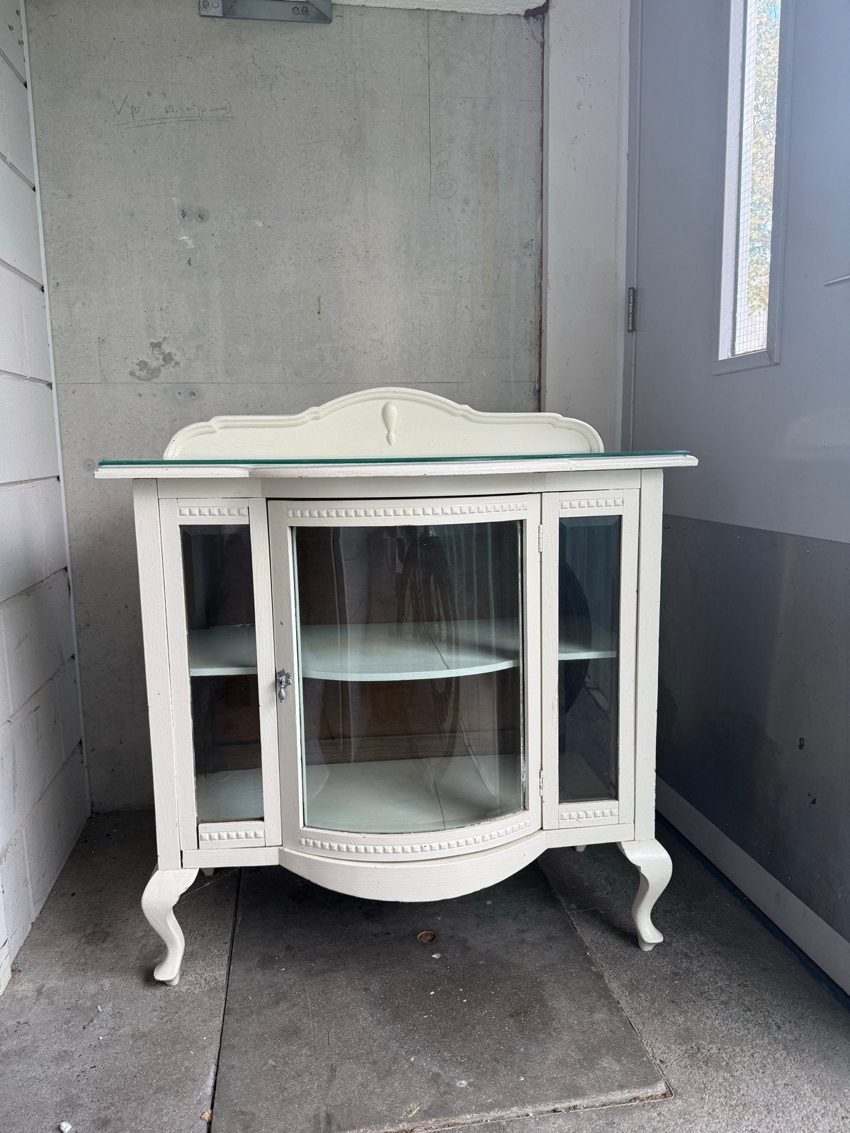 Brocante Theekastje vitrinekastje met glasplaat wit, Ophalen, Gebruikt, 50 tot 100 cm, Glas