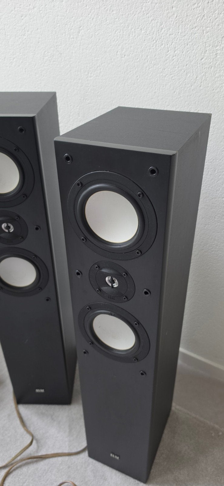 ELAC 105 II Vloerstaande Luidsprekers - Zwart, Audio, Tv en Foto, Vloerstaande luidspreker, Gebruikt, Inclusief kabels, 60 tot 120 watt