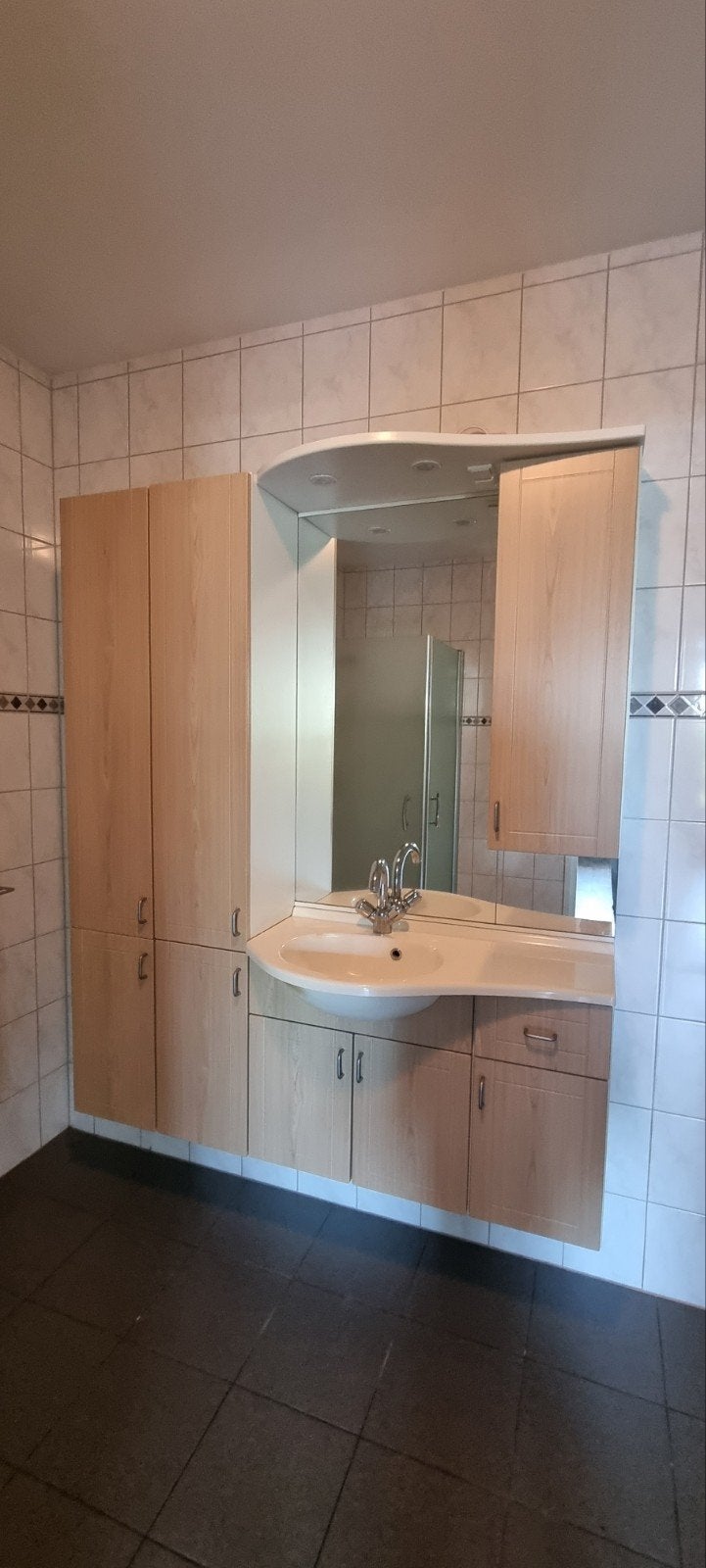 Badkamermeubel lichtbruin met spiegel en designradiator, Huis en Inrichting, Ophalen, Gebruikt