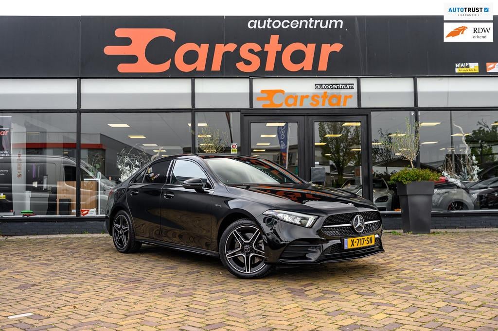 Mercedes-Benz A-klasse 250 e Business Solution AMG Limited|C, Auto's, Gebruikt, 4 cilinders, 15 kWh, Leder en Stof