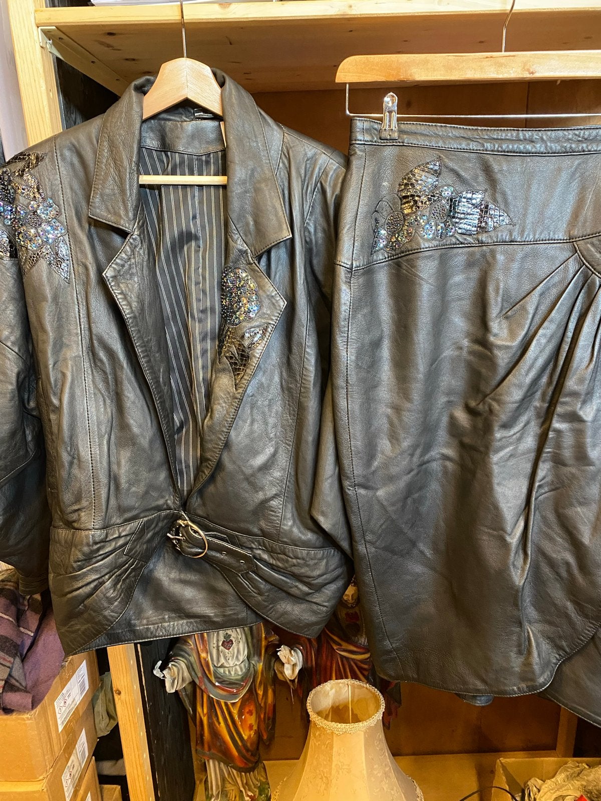 Vintage leren pak met pailletten - jas en rok, Ophalen, Gedragen, Maat 38/40 (M), Zwart
