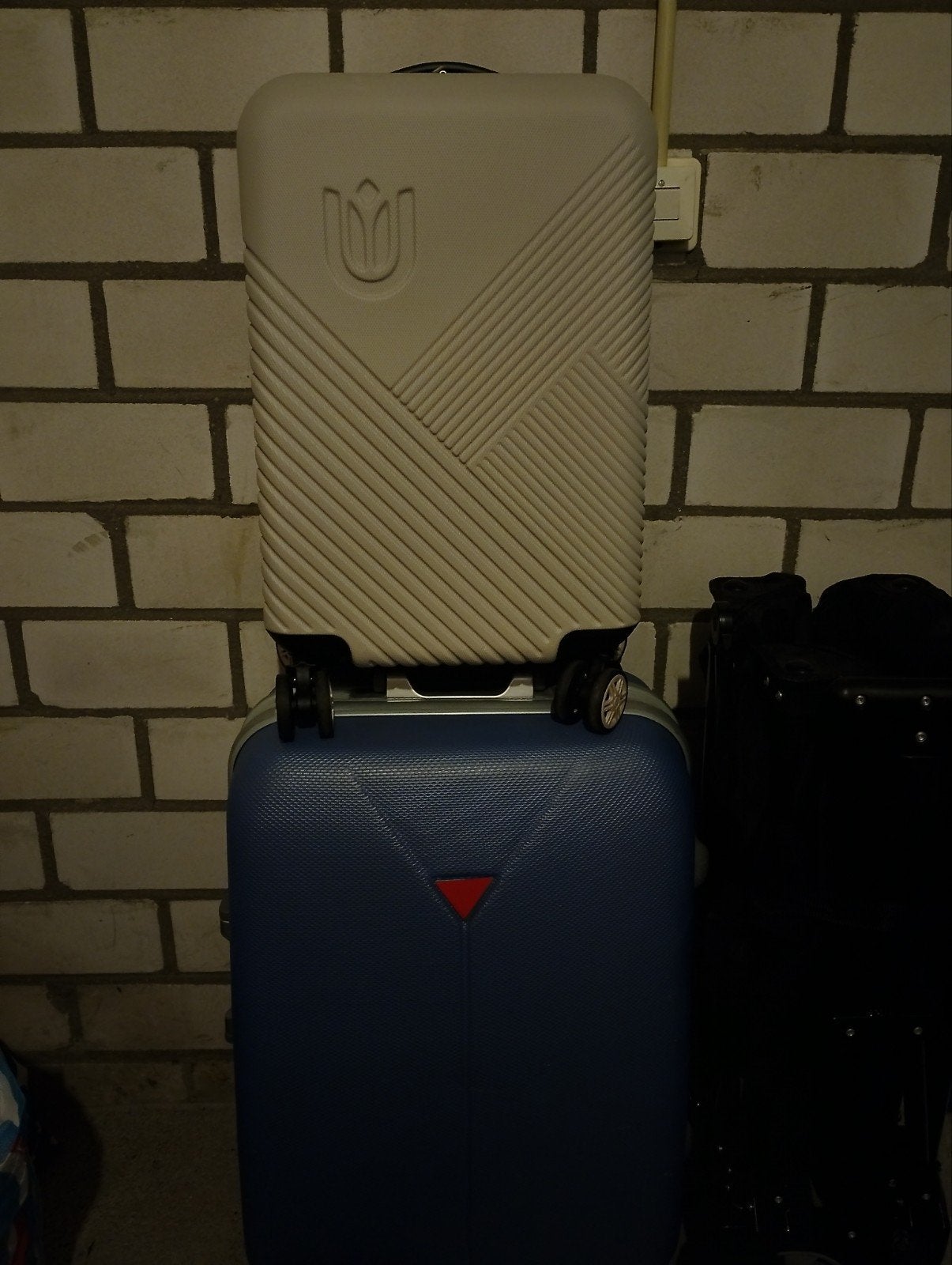 2x Reiskoffer Handbagage en Ruimte Amsterdam, Ophalen, 50 tot 60 cm, Hard kunststof, Zo goed als nieuw
