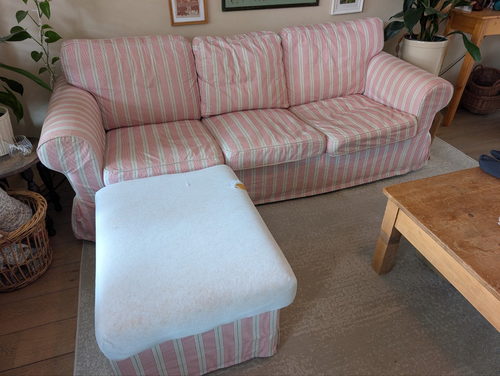 Gratis Ikea Ektorp driezitsbank met hoezen Mobacka en poef, Ophalen, Gebruikt, Hout, Engels, cottage