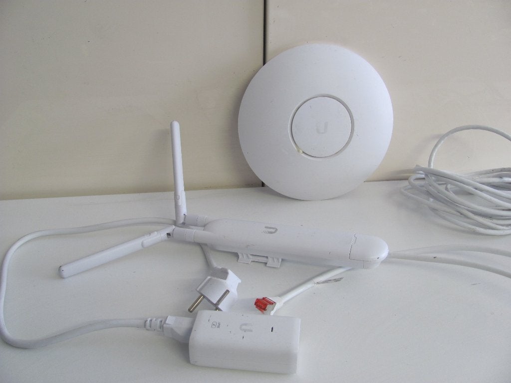 setje UNIFI ap acpro accesspoint, Computers en Software, Accesspoints, Ophalen of Verzenden, Zo goed als nieuw, Ubiquiti Unifi