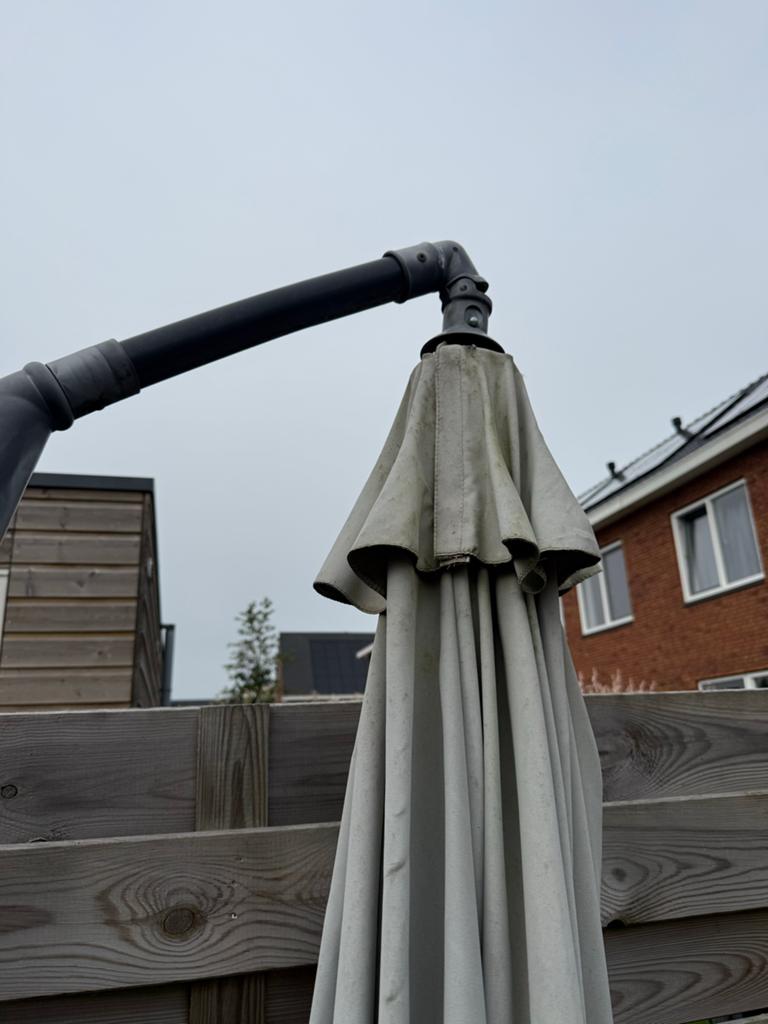 Zweefparasol met voet, Tuin en Terras, Parasols, Ophalen, Gebruikt, Kantelbaar, 2 tot 3 meter
