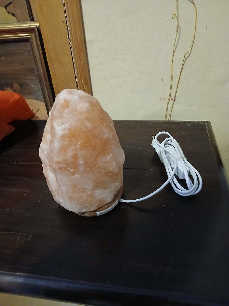 Een grote zoutstenen tafellamp ,20cm hoog, Ophalen of Verzenden, Zo goed als nieuw, Overige materialen