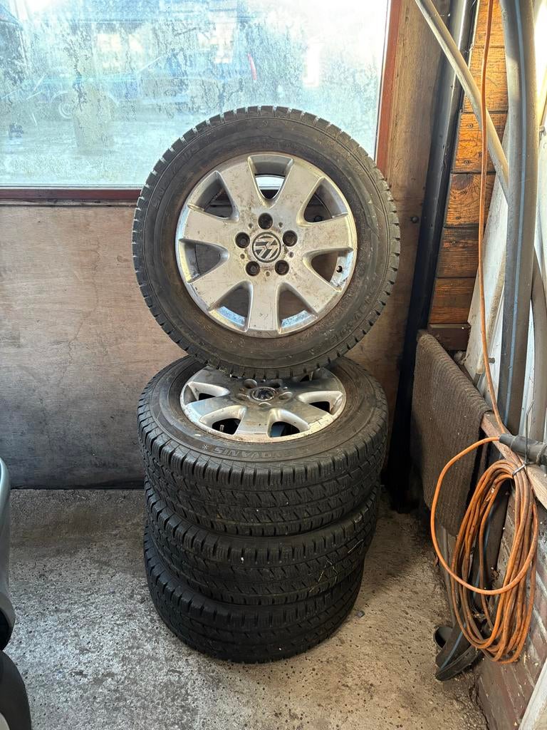 Winterbanden met velgen - VW Transporter T5, Auto-onderdelen, Banden en Velgen, Gebruikt, 15 inch, Banden en Velgen, Personenwagen