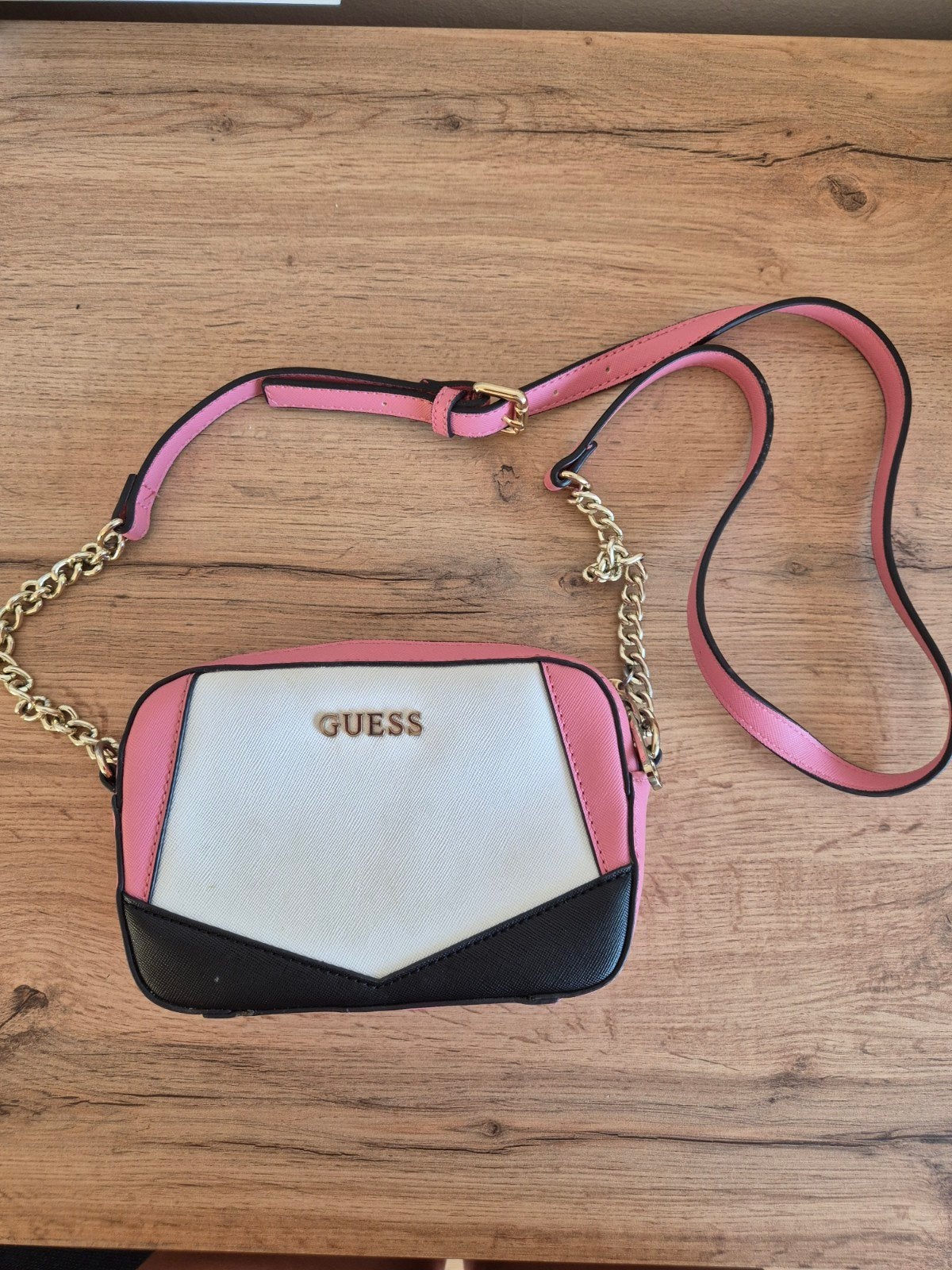 Guess Schoudertasje Roze/Wit/Zwart, Ophalen of Verzenden, Zo goed als nieuw, Roze, Schoudertasje