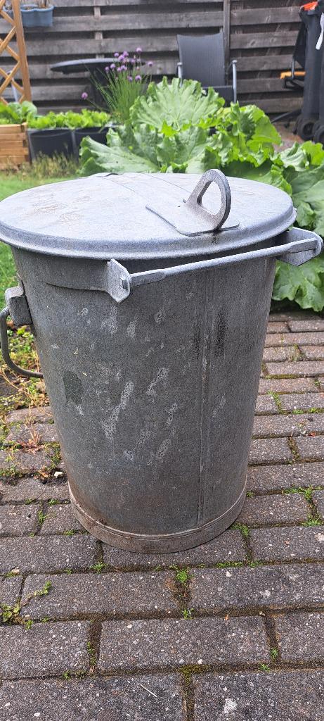 Zinken vuilnisemmer Zwolle, Huis en Inrichting, Woonaccessoires | Prullenbakken, Overige materialen, Gebruikt, Met pedaal, 40 liter of meer