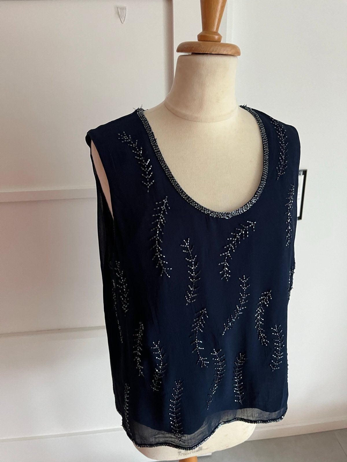 Donkerblauwe dubbellaags top met kraaltjes, maat S, Kleding | Dames, Blauw, Ophalen of Verzenden, Gedragen, Maat 36 (S)