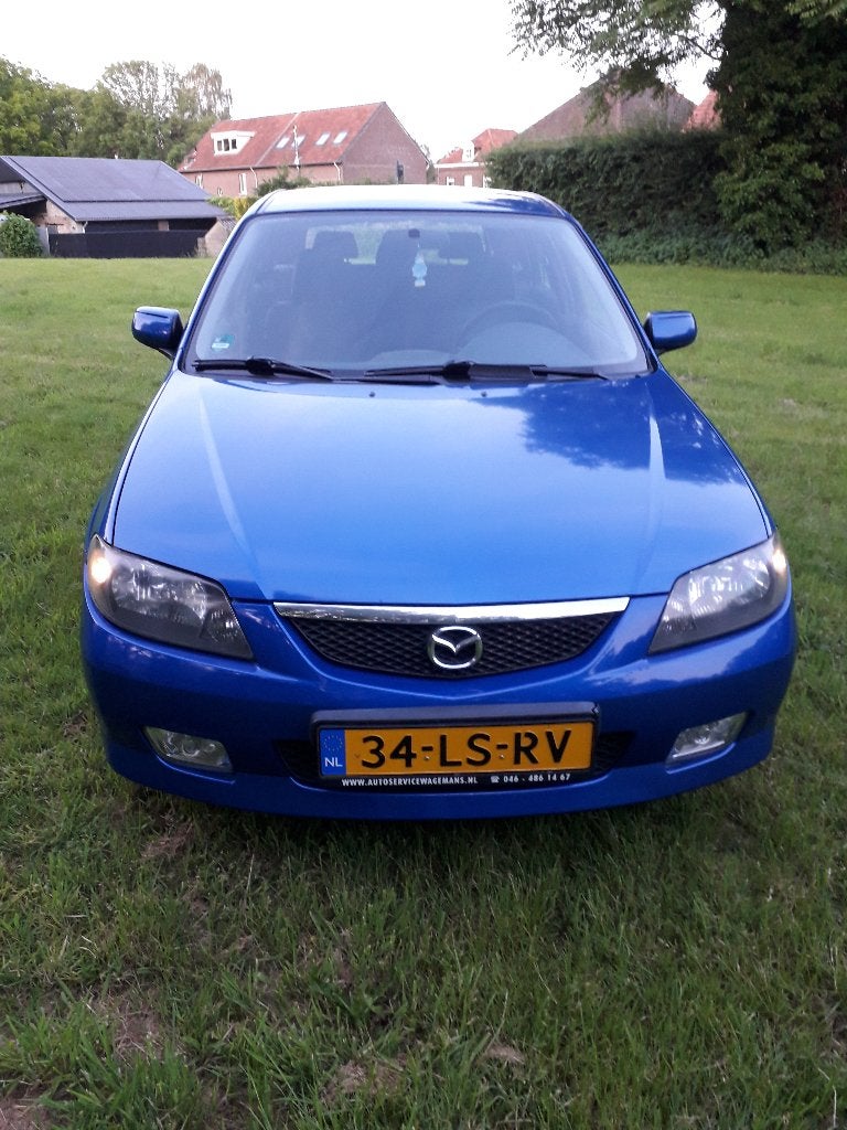 Mazda 323 1.6 F Comfort 2003 Blauw, Stof, 4 cilinders, 49 €/maand, 1200 kg