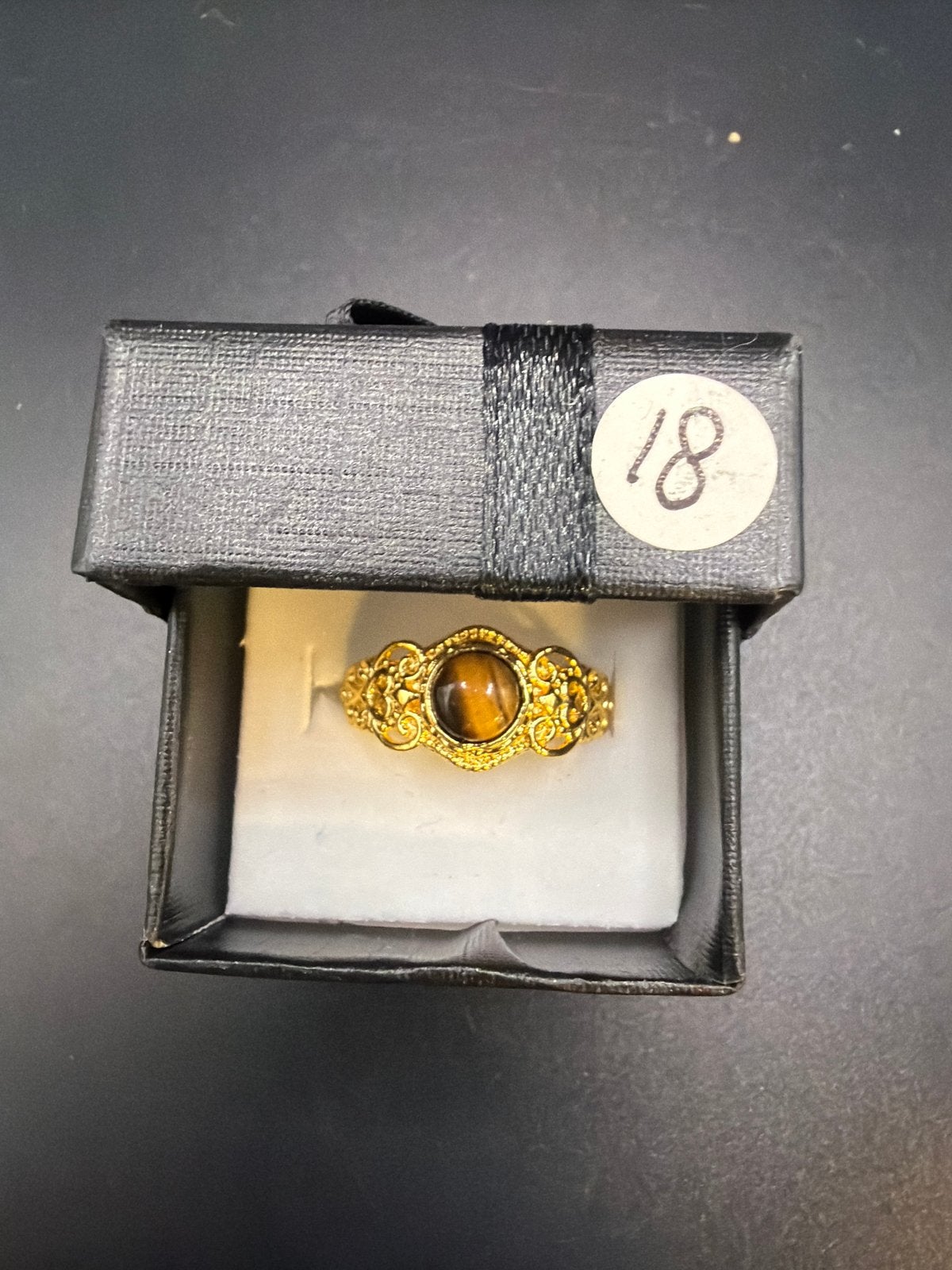 Ring van verguld messing met tijgeroog steen, maat 18, 18 tot 19, Ophalen of Verzenden, Zo goed als nieuw, X