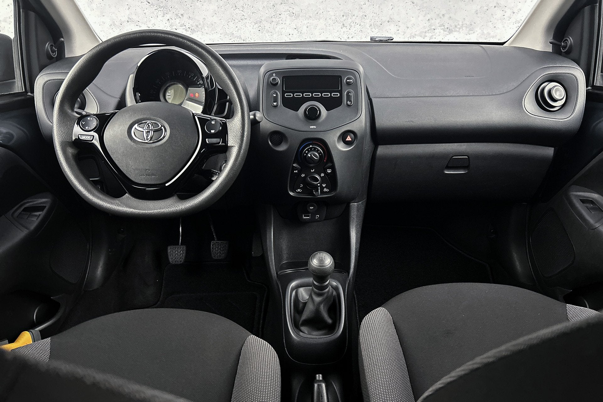 Toyota Aygo 1.0 VVT-i x-fun | Airco | 5-deurs | Elektrische, Auto's, Toyota, Voorwielaandrijving, 12 maanden, Stof, Gebruikt