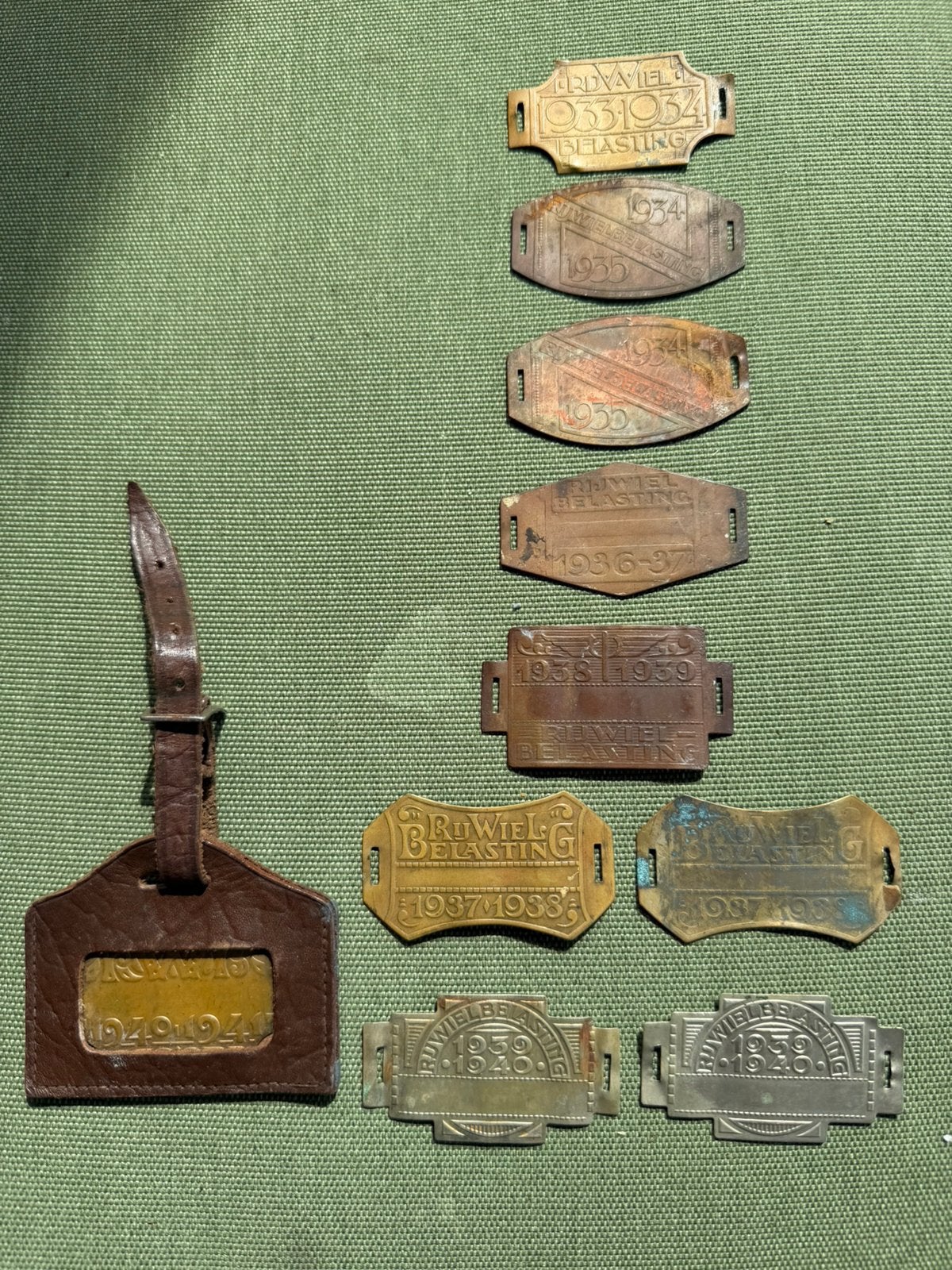 10x oude Nederlandse rijwielbelastingplaatjes 1933-1941, Ophalen, Zo goed als nieuw, Tabaksdoos of Verpakking