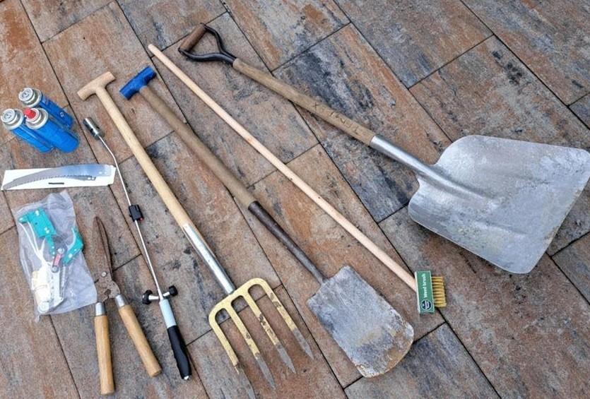 Tuingereedschap, Ophalen