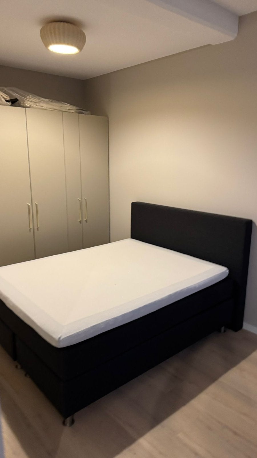 Tweepersoons boxspring bed - Antraciet, Huis en Inrichting, Slaapkamer | Bedden, Zo goed als nieuw, Tweepersoons, 160 cm, 200 cm
