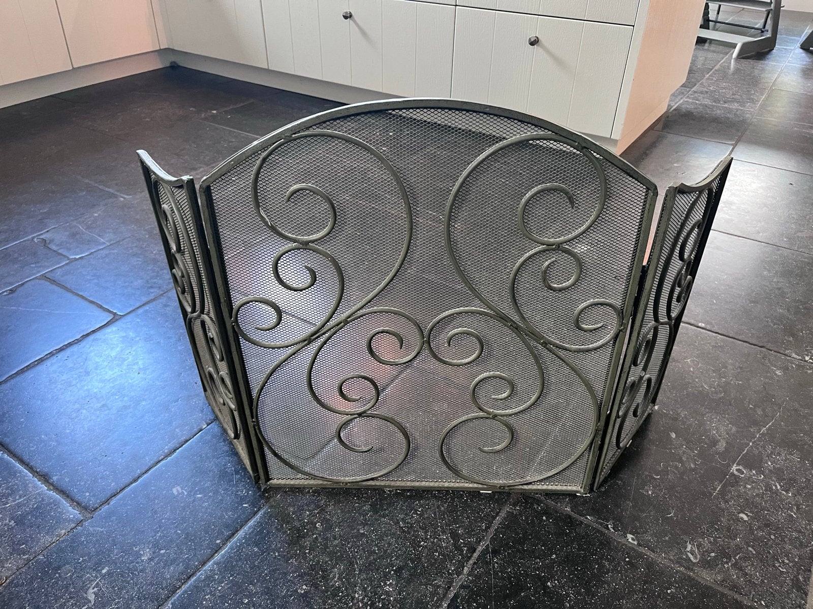 Metalen haardscherm met sierlijke krullen, Ophalen, Gebruikt, Klassiek, Metaal