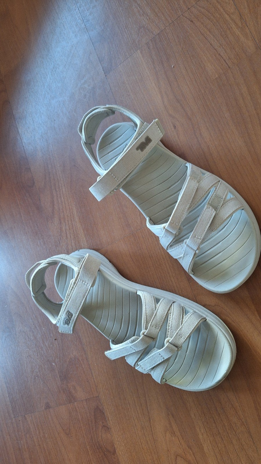 Teva sandalen - Zo goed als nieuw Maat 39, Beige, Zo goed als nieuw, Teva, Sandalen of Muiltjes