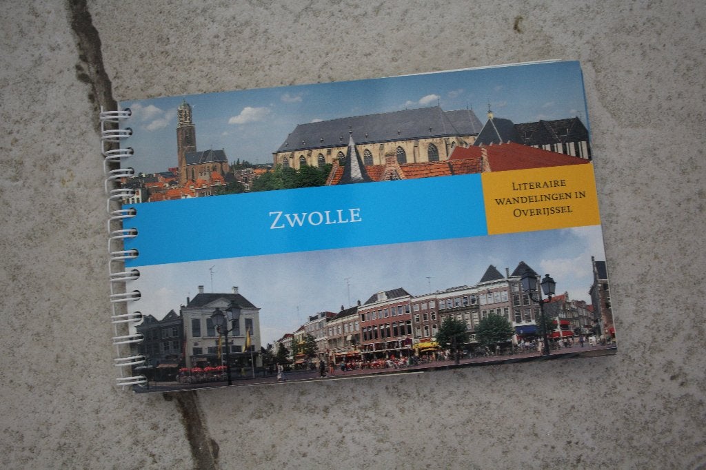 Literaire wandelingen in Overijssel - Zwolle, Ophalen of Verzenden, Zo goed als nieuw