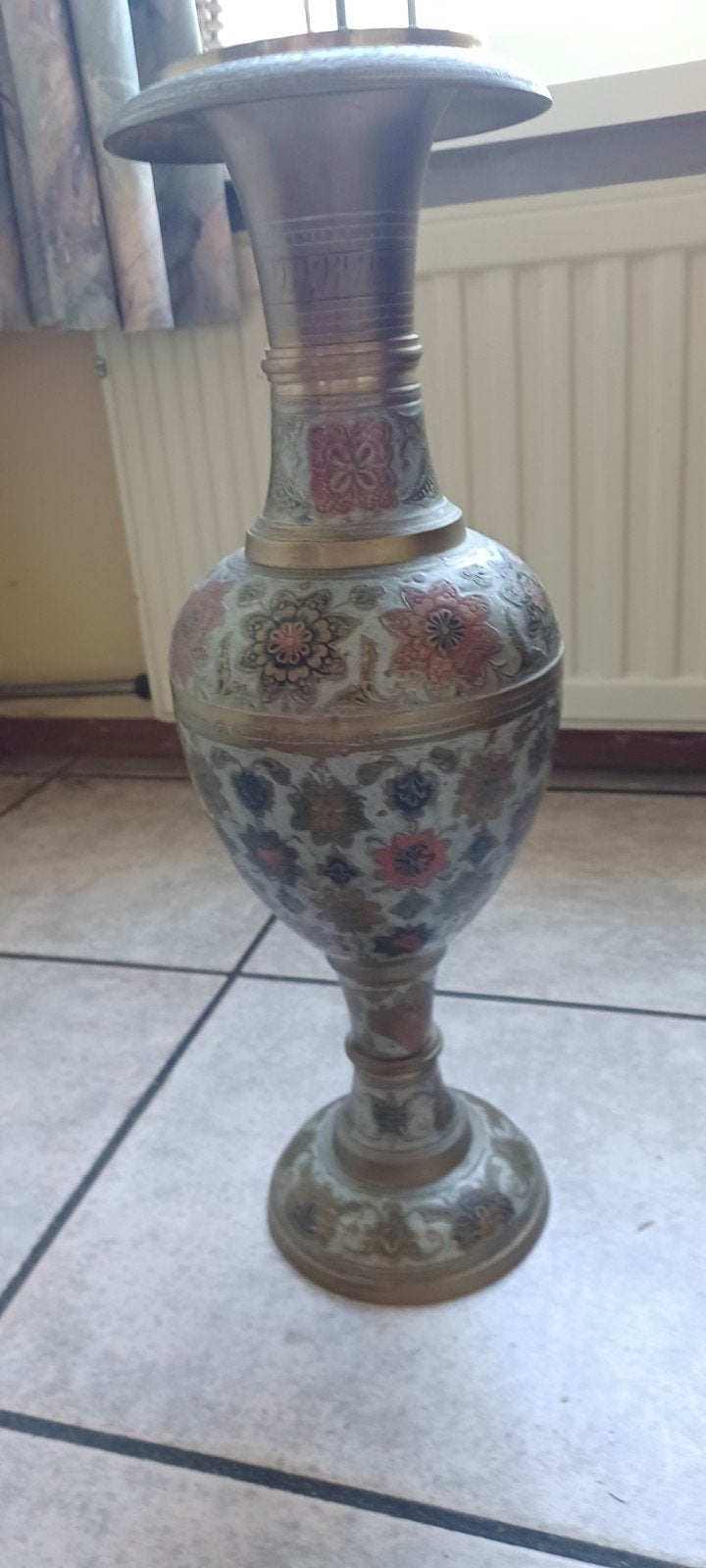 Antieke Indiase Messing Vaas met Bloemmotief, Antiek en Kunst, Ophalen of Verzenden