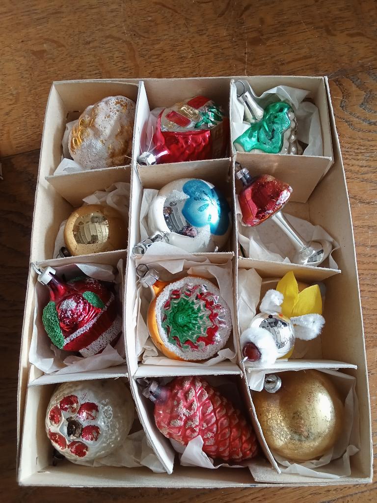doos 1 bestaat uit 12 oude glazen kerstballen, Diversen, Kerst, Gebruikt, Ophalen of Verzenden
