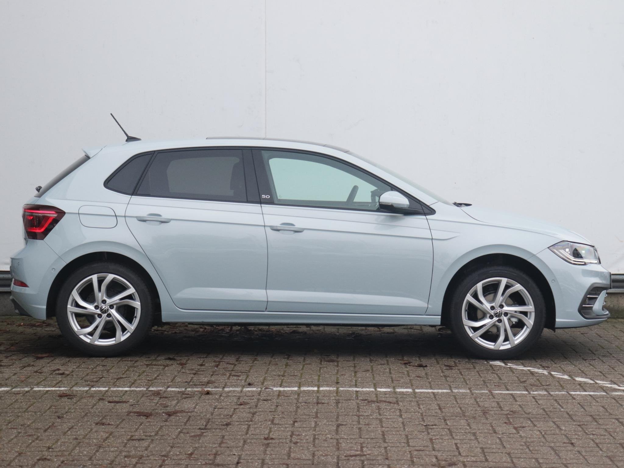 Volkswagen Polo 50 Edition 1.0 TSI 95 PK | Adaptieve Cruise, Auto's, Stof, 95 pk, Blauw, Bedrijf