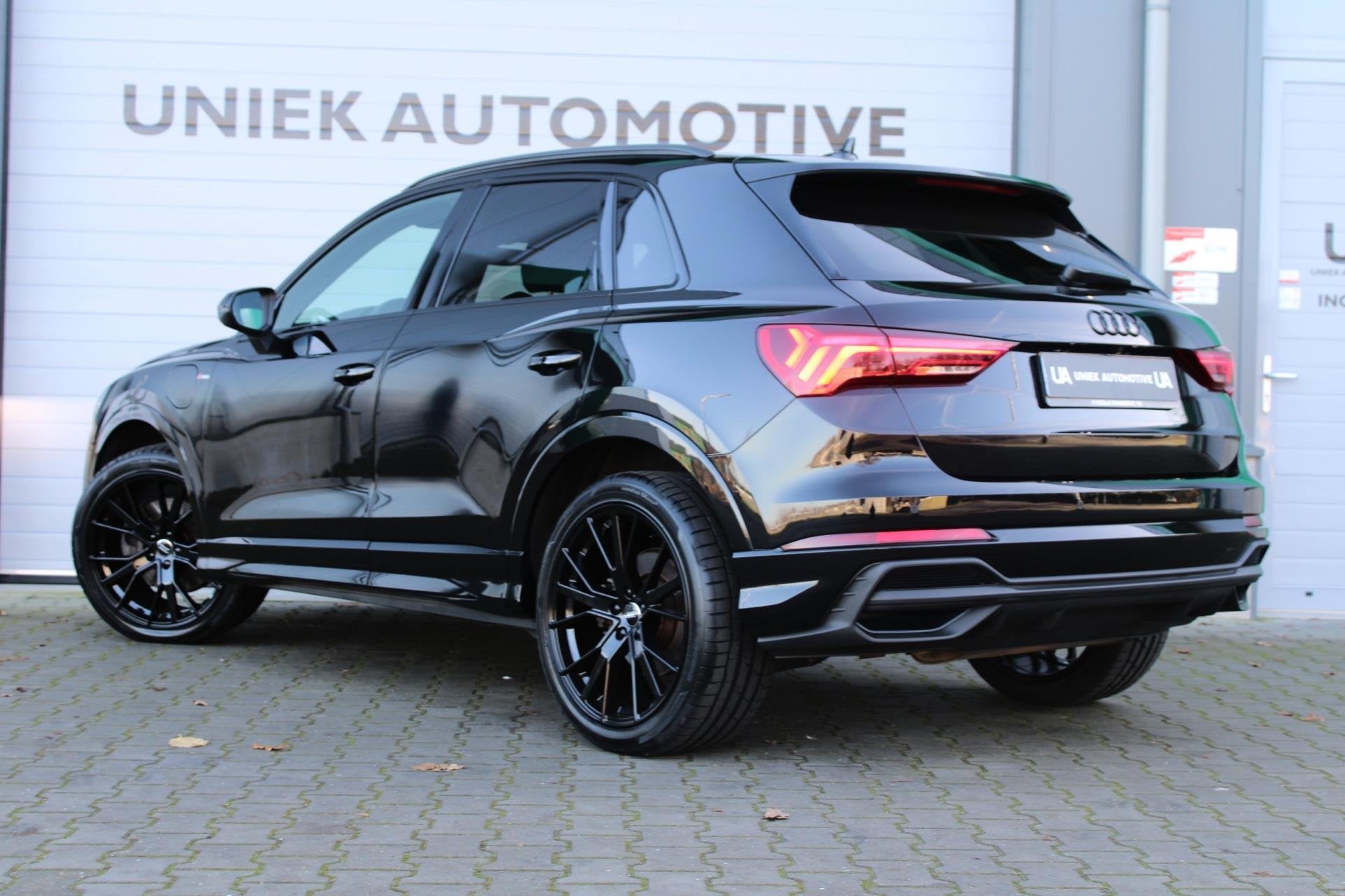 Audi Q3 45 TFSI e S EDITION | S- LINE | PANO | CAMERA | LED-, Auto's, Dealer onderhouden, Gebruikt, Zwart, 645 km
