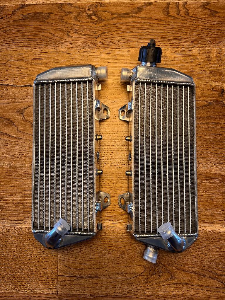 Nieuwe radiateur set voor de KTM SX250 bouwjaar 2025 en 2026, Ophalen of Verzenden