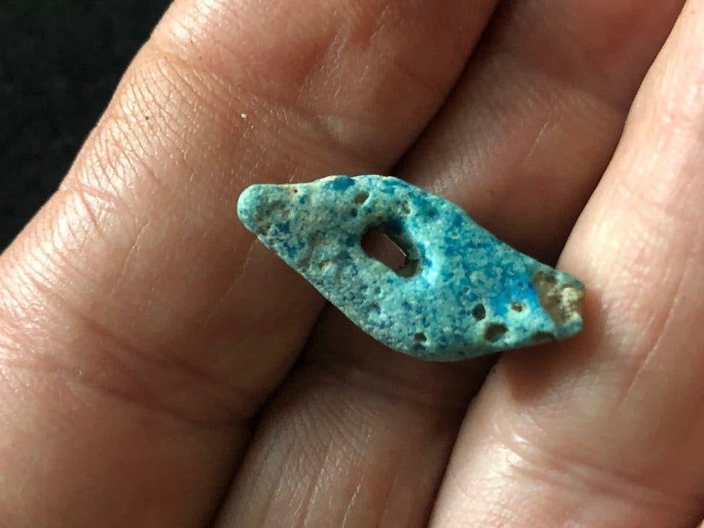 Egyptisch - ROMEINSE hanger KRAAL blauw Bodemvondst Italië, Sieraden, Tassen en Uiterlijk, Antieke sieraden, Ophalen of Verzenden