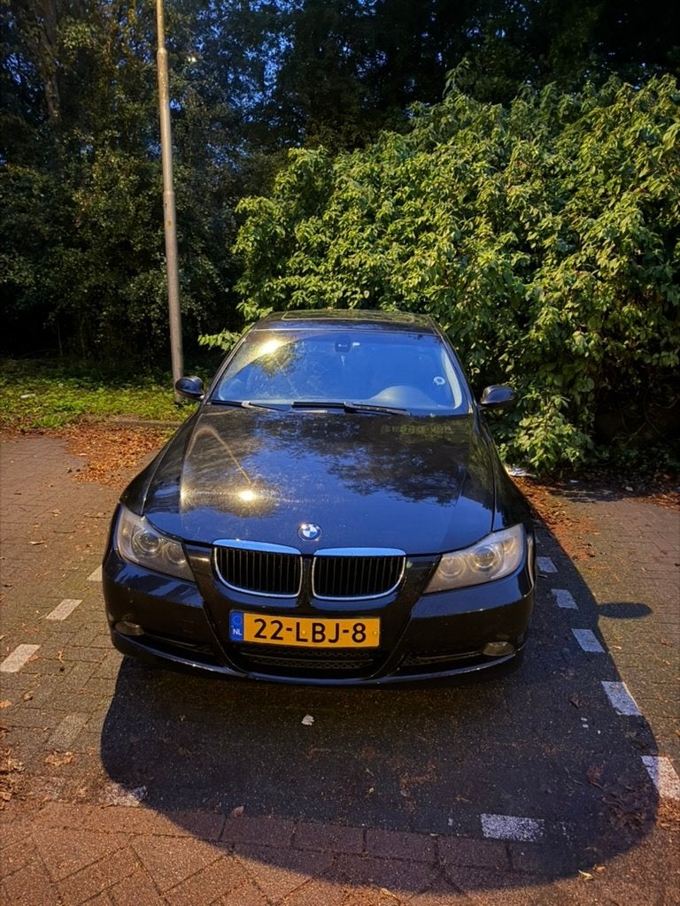 BMW 320i E90 2.0L – 2007 – Zwart – Benzine – Handgeschakel, 1995 cc, Zwart, 4 cilinders, Zwart