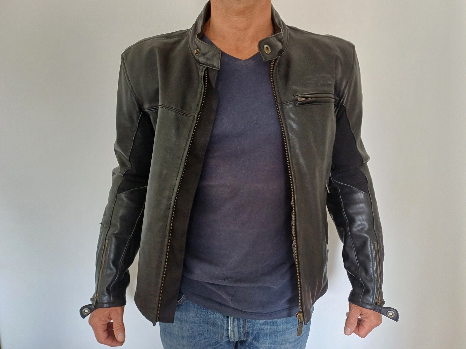 coole retro motorjas leder GUNS nieuwstaat, Motoren, Kleding | Motorkleding, Ophalen, Nieuw zonder kaartje, Jas | leer, Guns
