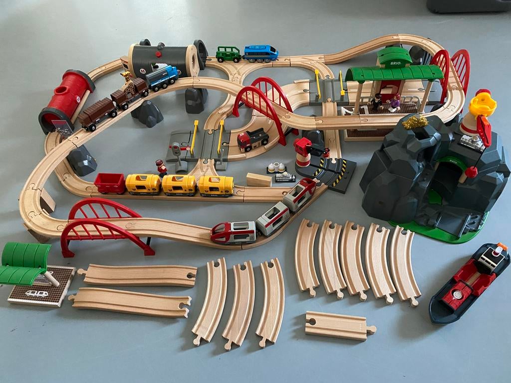 BRIO Treinset met elektrische trein, tunnel en extra's, Ophalen, Zo goed als nieuw