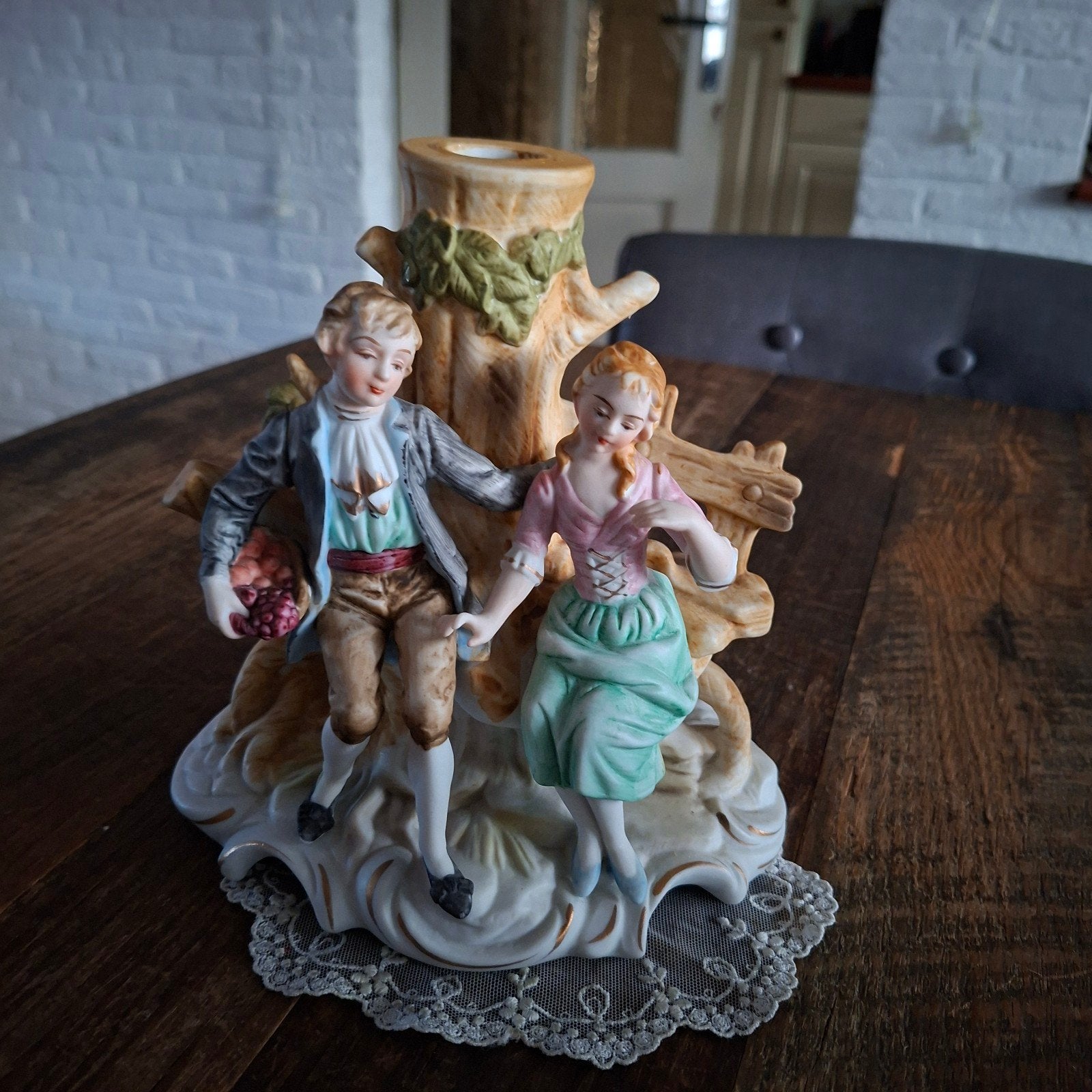 Capodimonte Beeldje  met Man en Vrouw 18x17 cm groot, Ophalen of Verzenden