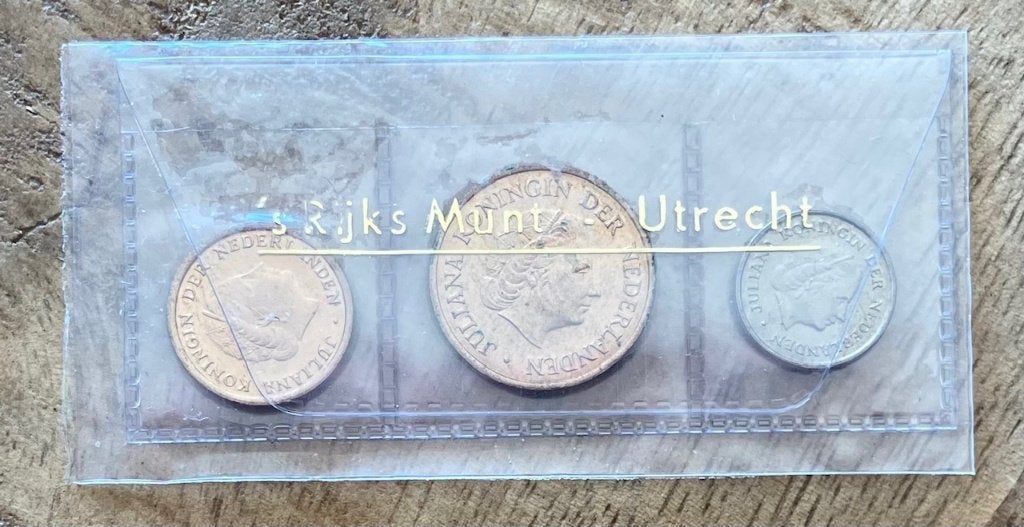 jaarset 1974 uitgegeven door 's-Rijksmunt in plastic strip, Postzegels en Munten, Munten | Nederland, Ophalen, Koningin Juliana