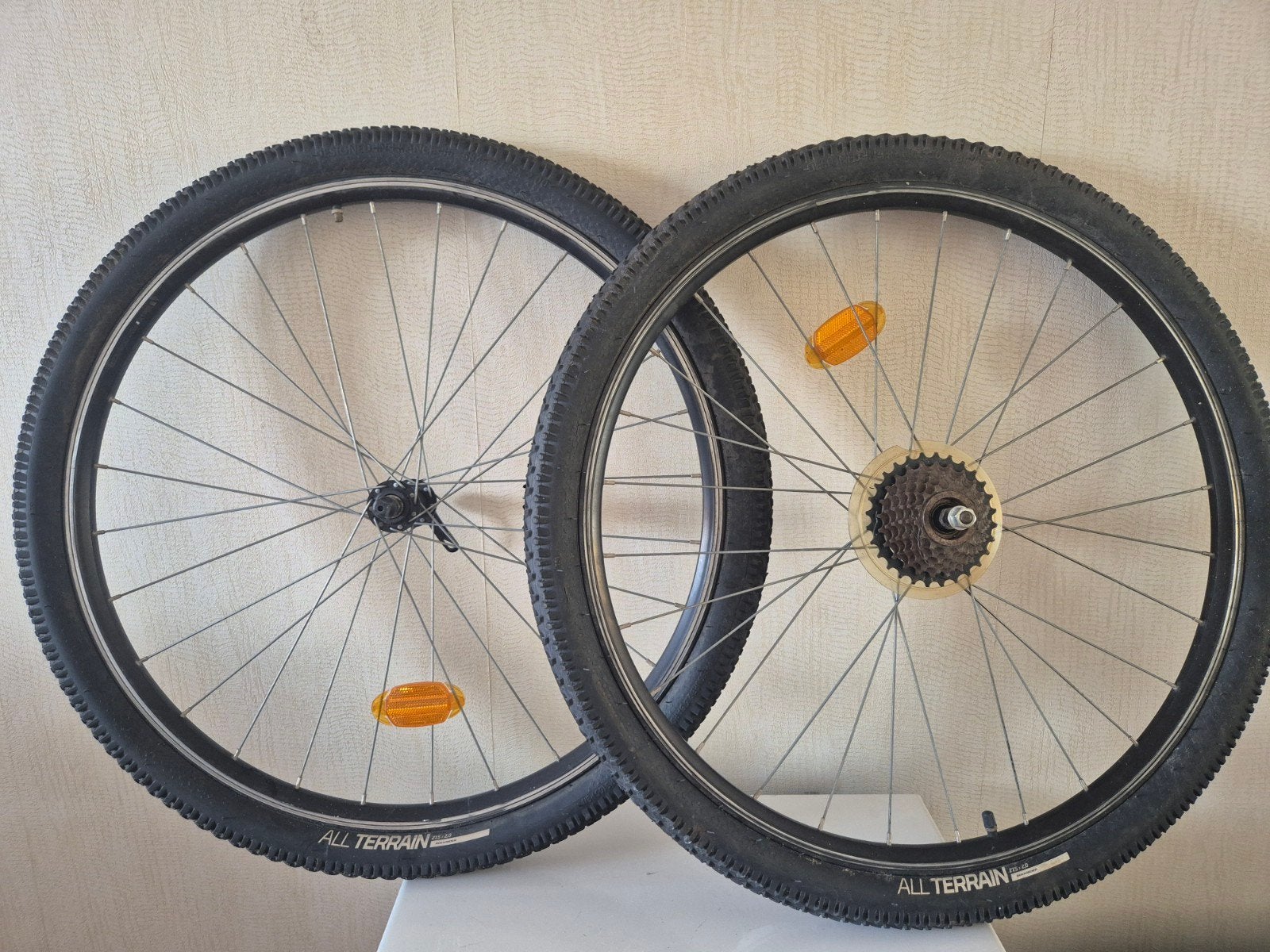 Fietswielen en banden, Fietsen en Brommers, Fietsonderdelen, Ophalen, BMX, Band, Zo goed als nieuw