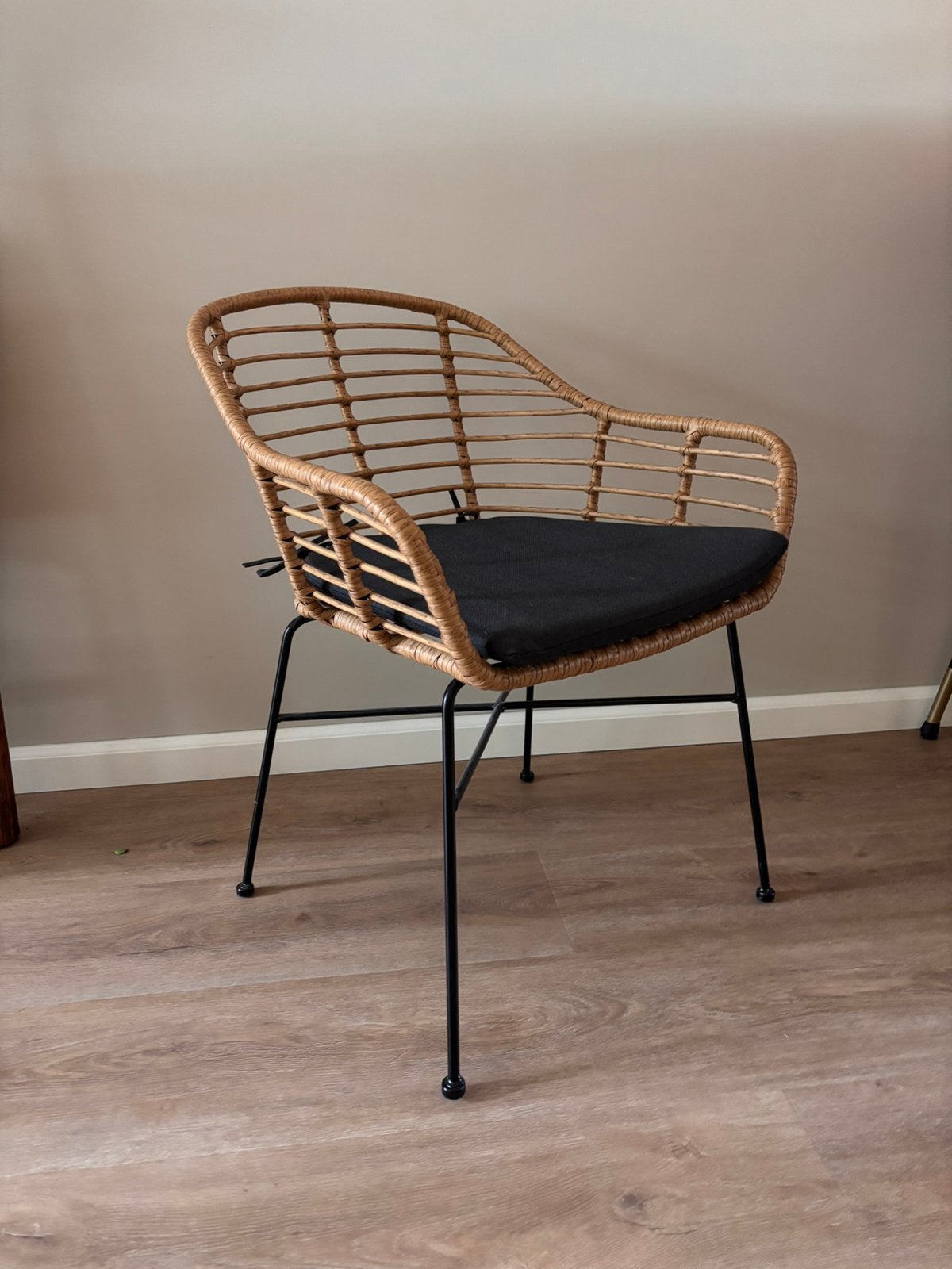 Rotan stoel naturel met kussen, Huis en Inrichting, Stoelen, Ophalen, Zo goed als nieuw, Bruin, Eén