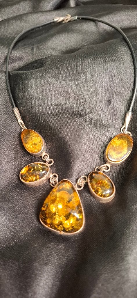 collier 5 barnsteen cabochons zilverkleurig vintage, Sieraden, Tassen en Uiterlijk, Kettingen, Bruin, Onbekend, Ophalen of Verzenden