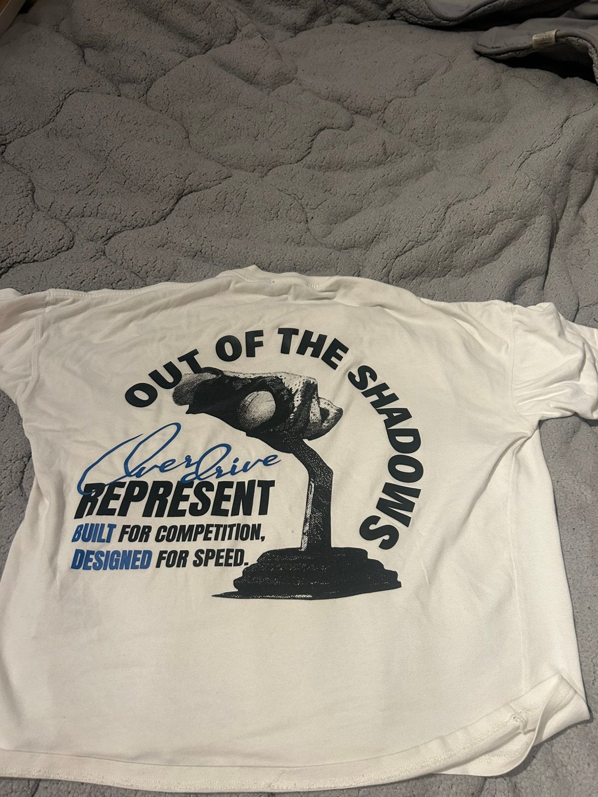 Represent out of the shadow, Ophalen of Verzenden, Zo goed als nieuw, Wit
