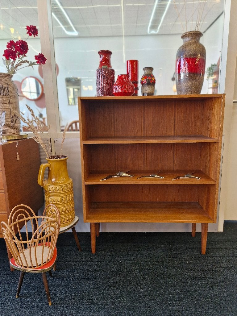 Vintage open boekenkastje jaren 70 ronde pootjes, Ophalen, Gebruikt, ., 50 tot 100 cm