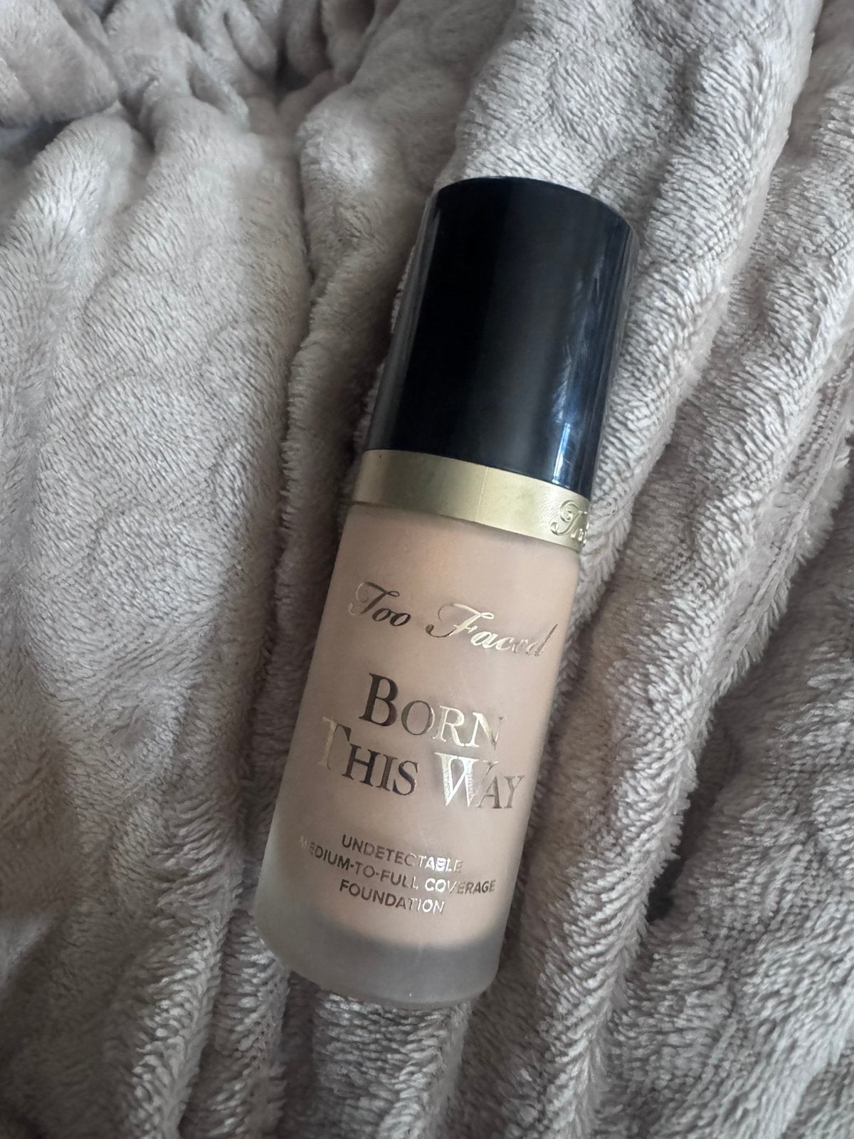 Too Faced - Born this way foundation, Overige kleuren, Gehele gezicht, Ophalen of Verzenden, Zo goed als nieuw