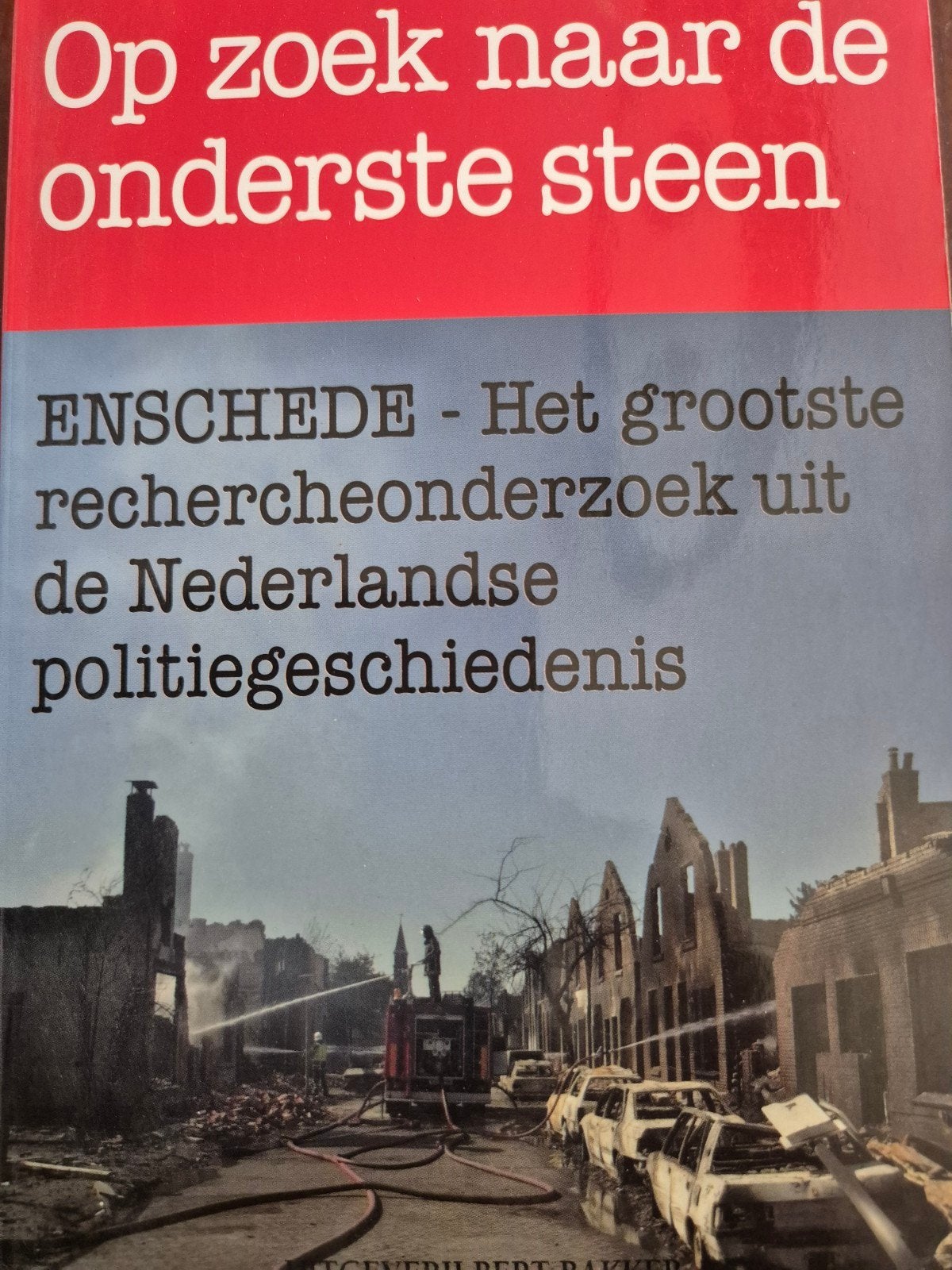 Op zoek naar de onderste steen: Enschede rechercheonderzoek, Ophalen of Verzenden, 20e eeuw of later, Gelezen, Bert Bakker