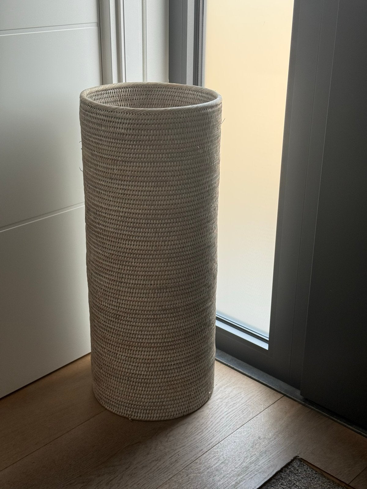 Gevlochten rieten paraplubak, Huis en Inrichting, Woonaccessoires | Overige, Zo goed als nieuw, Natuurlijk materiaal, Beige, Boho