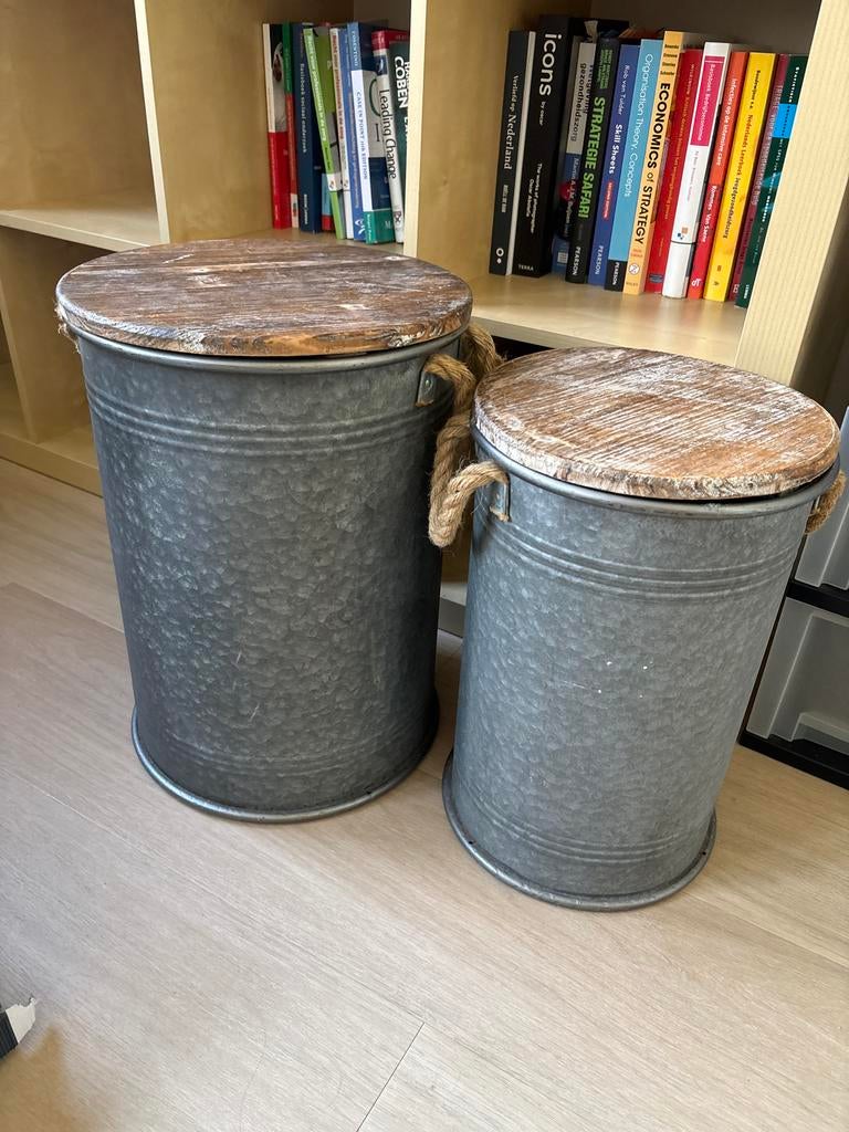 2 opberg tonnen, 1 klein en 1 groot, Ophalen, Gebruikt, Metaal, Minder dan 50 cm
